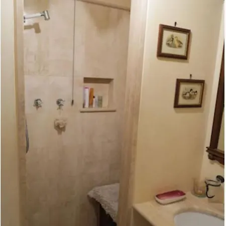 Casa Indipendente Con Cortile Privato In Centro